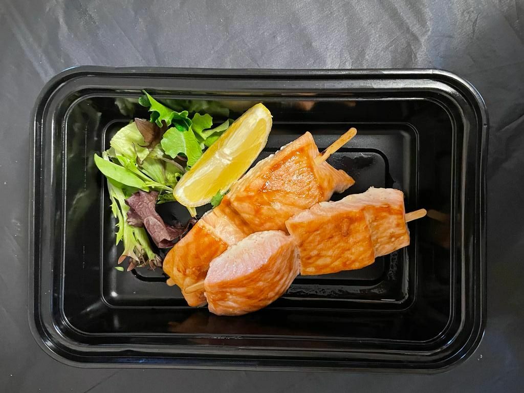 Grilled salmon with salad