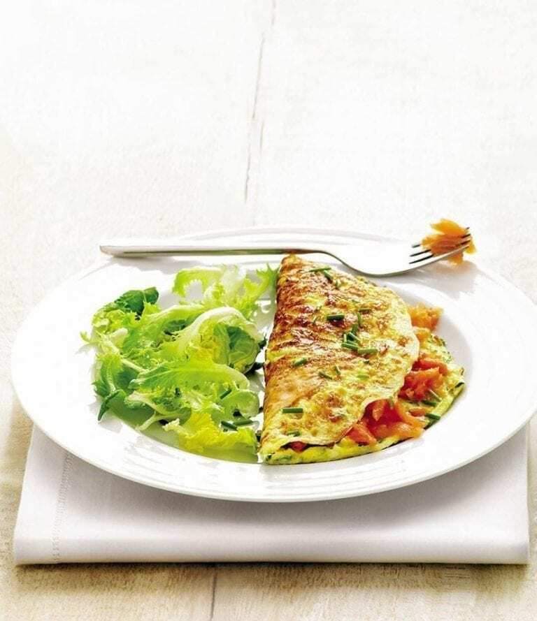 Omelette<br>with zucchini and salmon