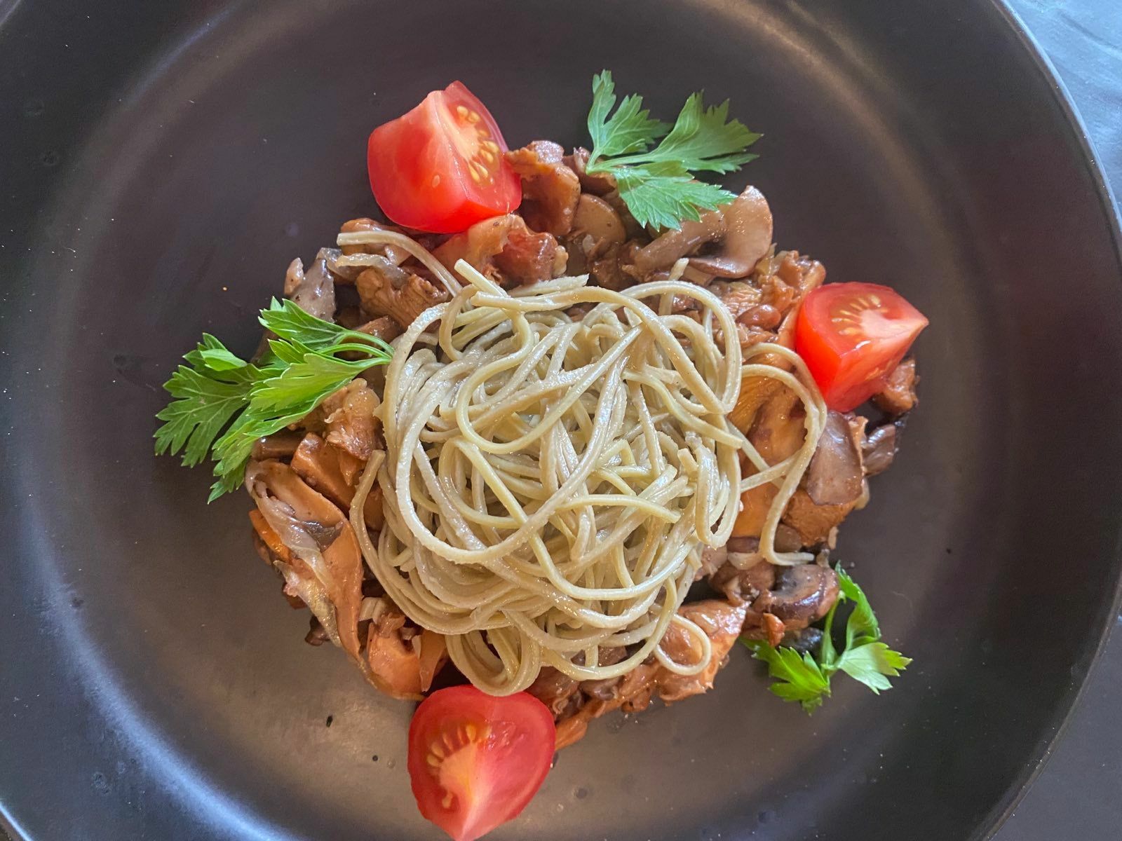 Spaghetti with mushrooms