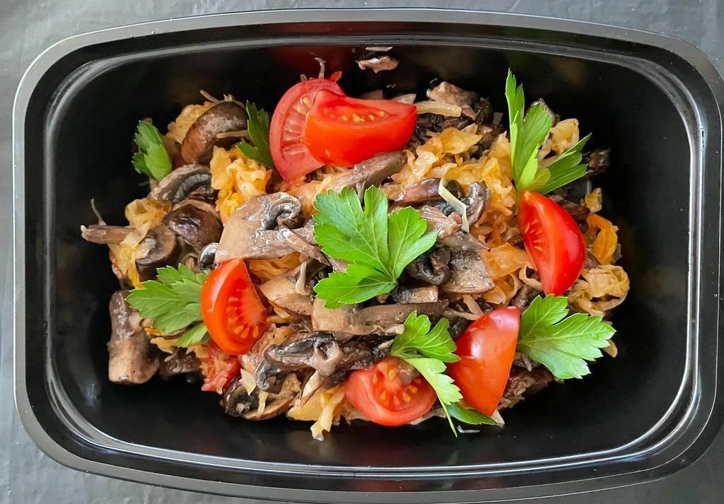 Stewed cabbage<br>with mushrooms and chicken